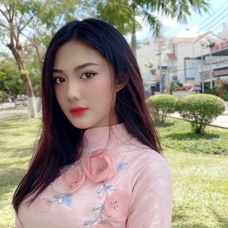 Hot girl Sài thành – Triệu Vy – Một bằng chứng của dậy thì thành công